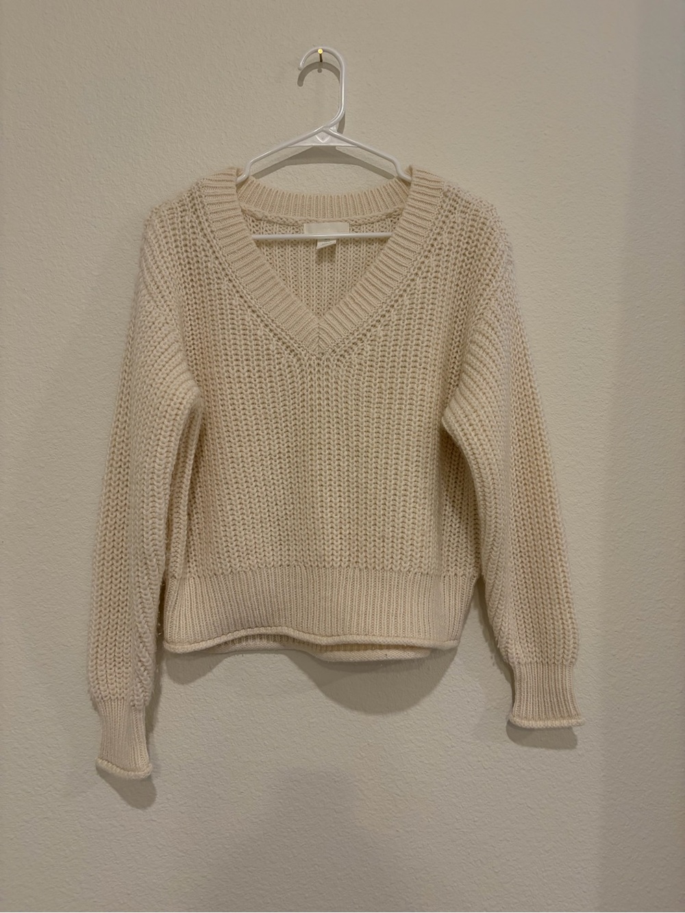 Women's Cream V-Neck Chunky Knit Sweater